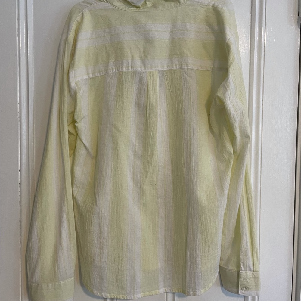 Yellow women’s button down - Picture 3 of 3